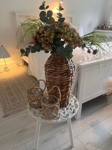 Seagrass vase with greenery & 2  beaded hurricane lamps