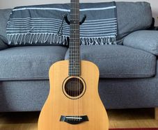 Taylor BT1 Left Handed w/ gig bag