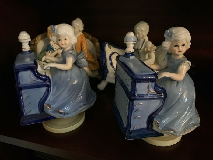 Clock, figures, Display Cabinet