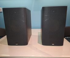 B & W 685 S1 speakers