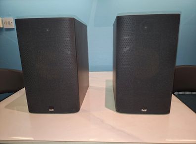 B & W 685 S1 speakers
