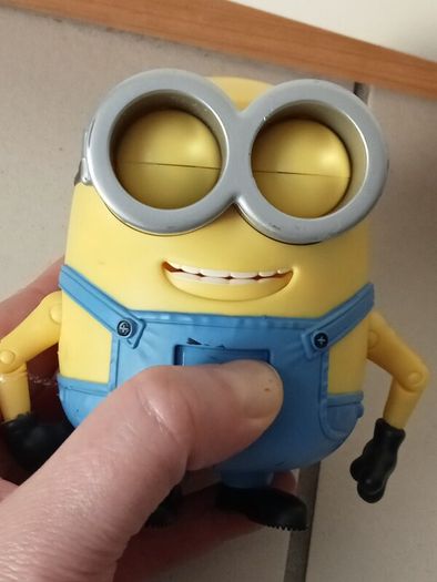 Bob Minion Blinking Eye