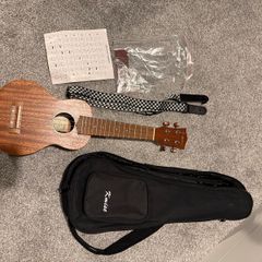 Ukulele Kmise