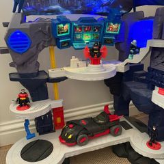 Batman Batcave with Batmobile & Figures