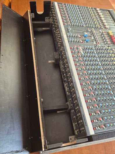 Allen & Heath GL2200 24-Channel Mixer in Flight Case