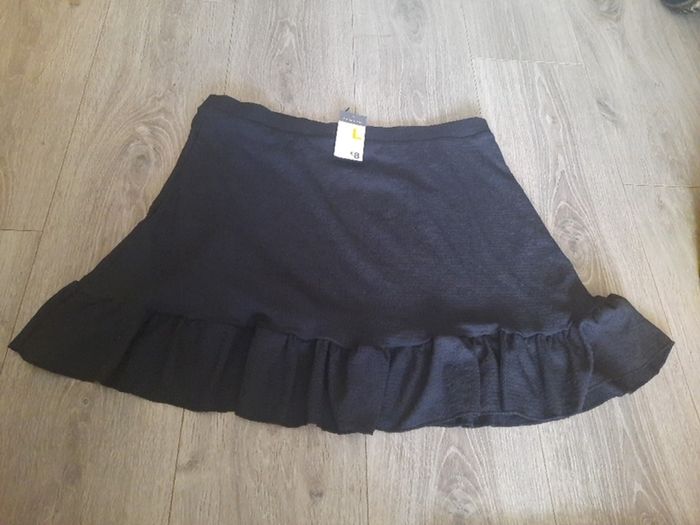 New black mini skirt