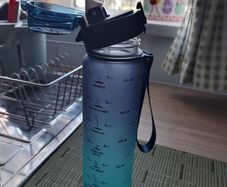 500ml/17oz Kids Water Bottles with Straw Tritan Childrens Bottle with Flip Top Lid BPA Free Measured Drinks Bottles with Strap for School Girls Boys Sports Reusable Time Markings Leakproof