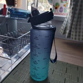 500ml/17oz Kids Water Bottles with Straw Tritan Childrens Bottle with Flip Top Lid BPA Free Measured Drinks Bottles with Strap for School Girls Boys Sports Reusable Time Markings Leakproof