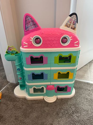 Gabbys dollhouse and accessories