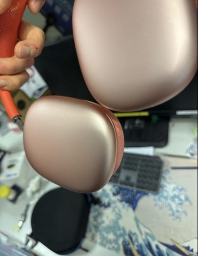 AirPods Max as new