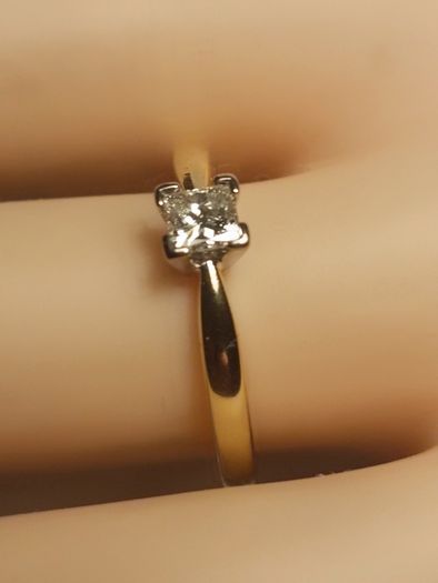 18ct Gold Vintage Refurbished Petite Diamond Solitaire Ring