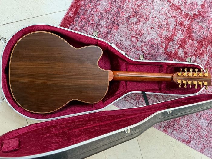 Mcilroy Guitar 12 String Cutaway