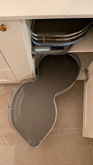 Kitchen corner pull out