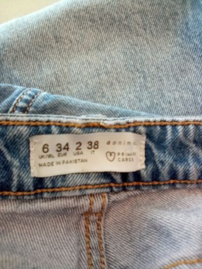 Light Blue Denim Straight Leg Jeans Size 6
