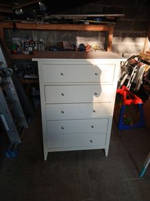 chest of drawers
