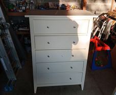 chest of drawers