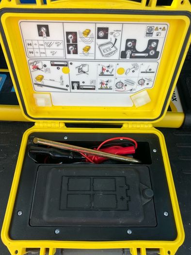 GeoMax EziCAT i550 Cable and Pipe Locator Plus Ezitex t100 Signal Transmitter