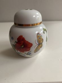Fabulous little Elizabeth  Arden botanical  ginger jar Chelsea gardens