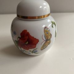 Fabulous little Elizabeth  Arden botanical  ginger jar Chelsea gardens