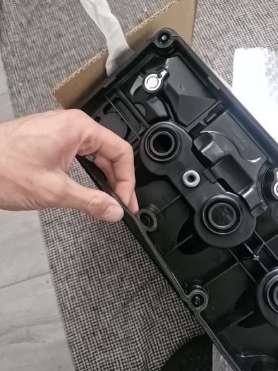 valve cover 2.0 tdi cr 03L103469M Audi