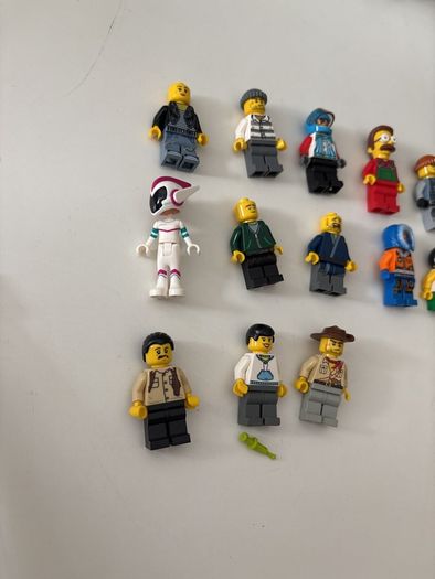 lego mixed minifigures x 13