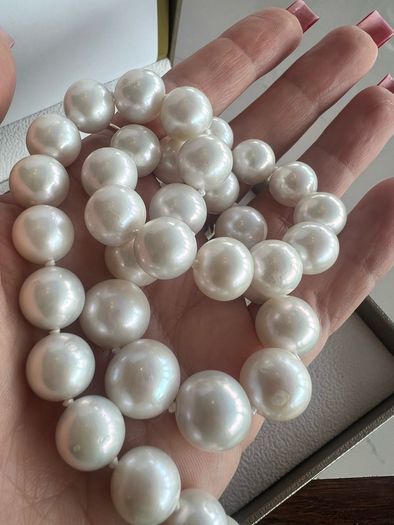A Stunning Edison Pearl Necklace