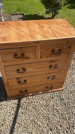 Chest of drawers