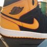 Air Jordan 1 Mid SE  Size 9 Image 2