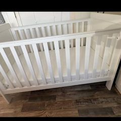 Cot & Changing table/ drawers