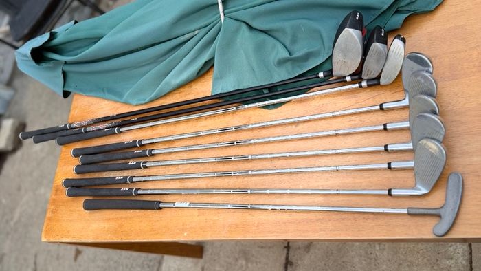 Left handed golf clubs
