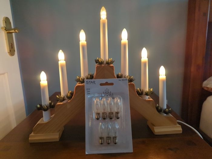 Christmas light with spare bulbs