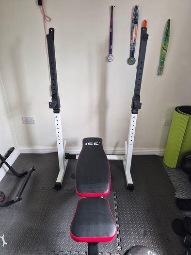 Adjustable weights bench and gym rack