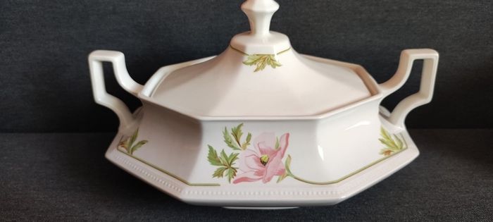 Vintage Tureen Johnson Bros Spring Morning 27 Lidded Pink Poppy VGC.