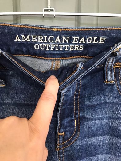 American Eagle Outfitters ladies/girls ripped jeans size 4