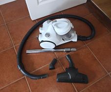 Vacuum cleaner 700W