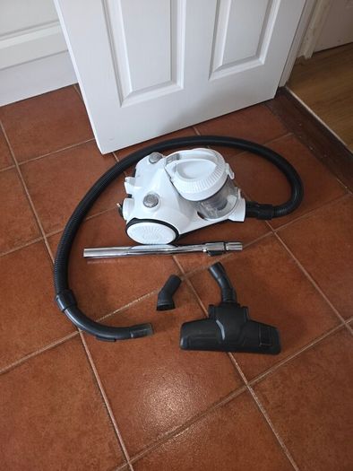 Vacuum cleaner 700W