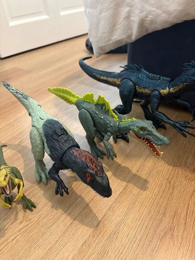 4 dinosaur excellent condition
