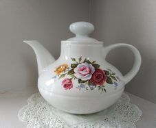 Springfield Fine Eartenware Teapot
