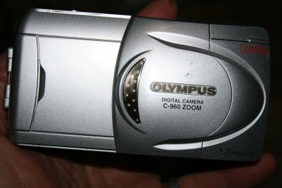 Olympus Camedia C-960 Zoom 1.3MP Compact Digital Camera Silver Tested