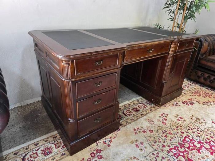 partners desk