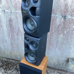 Pioneer 3 way bookshelf speakers