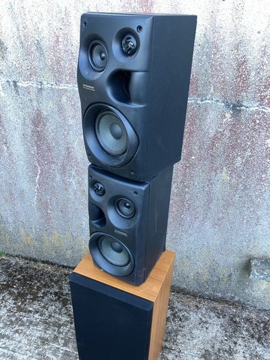 Pioneer 3 way bookshelf speakers