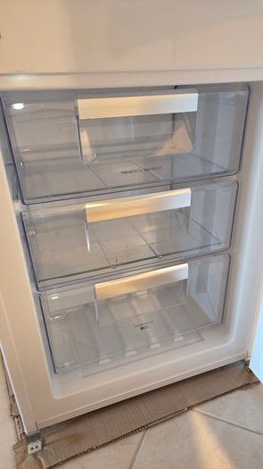 Electrolux Integrated 70/30 Frost Free Fridge Freezer