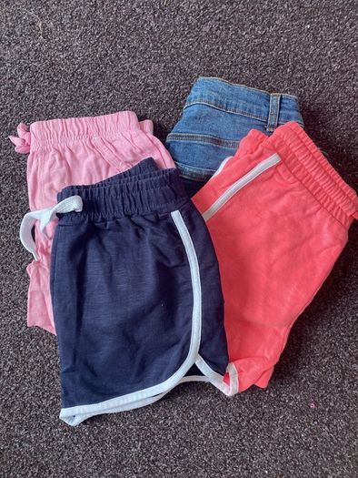 24 piece girls summer wardrobe (age9-10)