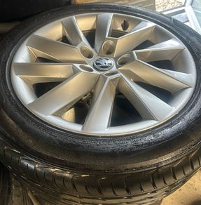 Set of 4 Skoda superb alloys (genuine)+ new tyres -can meet