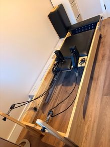Reformer pilates machine