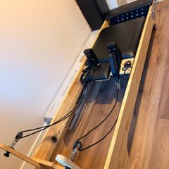 Reformer pilates machine