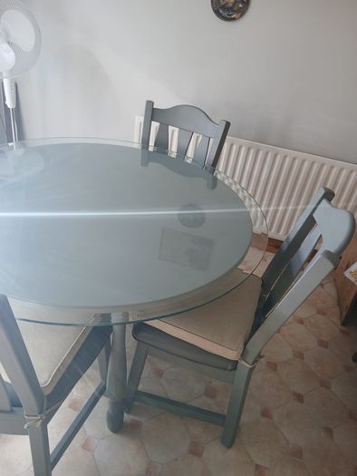 Beautiful wooden table and  4 chairs