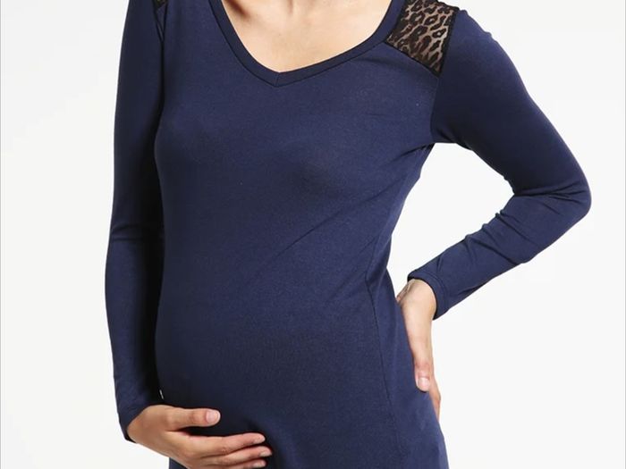 Laced detailed maternity top