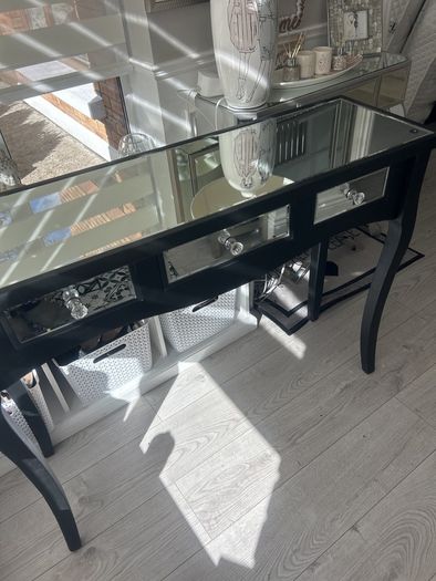 Mirrored hall table